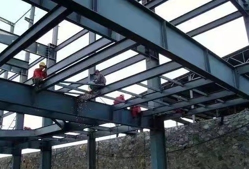 Tòa nhà khung thép đúc sẵn có thể tái chế Tấm sóng Nhà lắp ghép Sân vận động